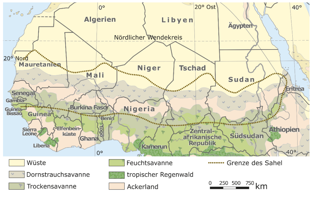 Karte von West- und Zentralafrika mit Vegetationszonen (Wüste, Savannen, Regenwald), Ackerland und gestrichelter Sahel-Grenze.
